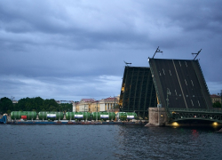 В Санкт-Петербурге во время белой ночи заметили баржу с атомными реакторами из Волгодонска