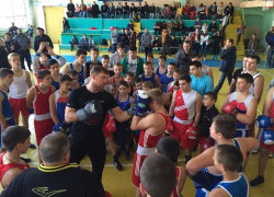 Около сотни человек пришли посмотреть на  тренировку Дмитрия Кудряшова в Ессентуках