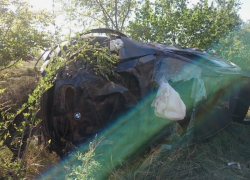 В Волгодонске на Железнодорожной перевернулся «БМВ» – три человека пострадали