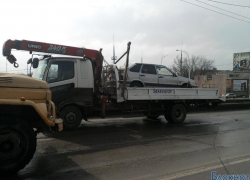 Неугомонный эвакуатор на полдня оставил город без троллейбусов