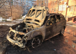 В Волгодонске на БВП дотла сгорел автомобиль «БМВ»