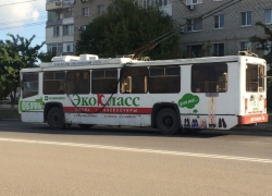 Ездят когда хотят, а нам стой и мерзни на остановках, - волгодонцы о движении троллейбусов