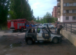 В центре Волгодонска загорелась и взорвалась «Ока»