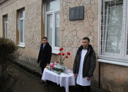 Мемориальная доска в память о легендарном директоре медколледжа Викторе  Лобове появилась в Волгодонске