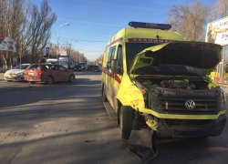 Появилось видео ДТП с участием реанимобиля и «Тойоты» в Волгодонске