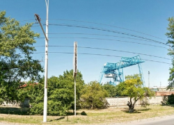 Жители Волгодонска обесточили козловой кран на железнодорожной станции