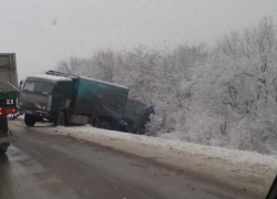 Возле поворота на РоАЭС фура слетела в кювет, - читатель
