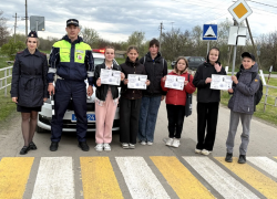 Сотрудники ГАИ провели лекцию для школьников в хуторе Морозов о безопасности дорожного движения