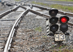 Плохое настроение подвигло мужчину разбить светофоры по пути следования поезда «Ростов-Волгодонская»