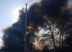 Больше 100 человек тушили крупный пожар в течение суток в Зимовниковском районе