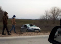 Серьезная авария на въезде в Волгодонск, две машины в кювете 