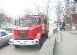 В Волгодонске на Строителей три пожарные машины тушили мусоропровод