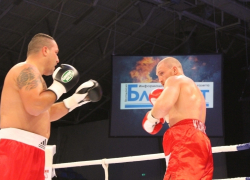 Волгодонец Дмитрий «Кувалда» Кудряшов одержал техническую победу над румыном Джулианом Илие