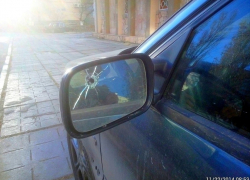 В Волгодонске неизвестный стрелок обстреливает автомобили из пневматики