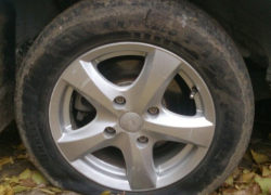 В Волгодонске орудует «колесный маньяк», прокалывающий шины