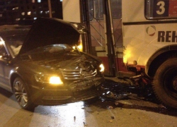 В Волгодонске в ДТП на проспекте Курчатова иномарка врезалась в троллейбус