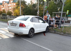Ребенок пострадал в Волгодонске из-за проехавшего на «красный» водителя «Фольксвагена»