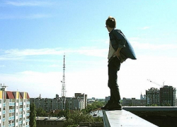 24-летний волгодонец после развода с женой покончил с собой, спрыгнув с девятого этажа