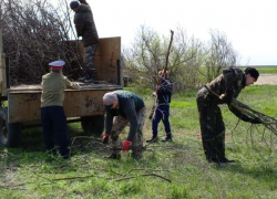 Второй по счету субботник провели казаки и общественники на месте Бекреневского монастыря