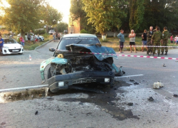 На трассе Ростов-Волгодонск в столкновении легковушки и автобуса погибла 19-летняя девушка