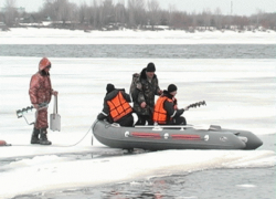 Троих рыбаков унесло на льдине в Цимлянском водохранилище