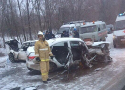 Появились фото с места страшного ДТП возле Потапова, в котором погиб водитель «БМВ» и были ранены четыре человека