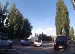 В Волгодонске ДТП на школе Полиции спровоцировало затор на Степной