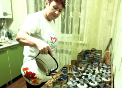 170 окопных свечей для бойцов СВО ко Дню защитника Отчества изготовила жительница Красного Яра