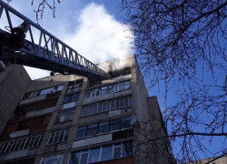 Загорелась квартира в высотке на Ленина, на месте работают все экстренные службы Волгодонска 