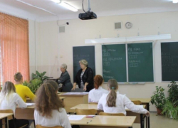 Школьникам установят минимальный порог баллов на ОГЭ для перехода в 10 класс  