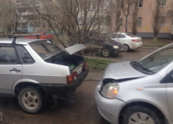 На Горького иномарка врезалась в ВАЗ