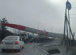 Караван с 30-метровыми лопастями «Росатома» для Дагестана проследовал через Волгодонск 