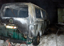 В Волгодонске ночью сгорел микроавтобус «Фольксваген»