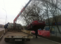 В Волгодонске эвакуировали несколько машин возле остановки «Торговый центр»