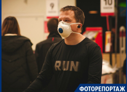 «Защити себя сам»: На улицах Волгодонска стали чаще встречаться люди в масках 