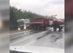 Фура с реквизитом Филиппа Киркорова попала в ДТП на трассе Ростов-Волгодонск 