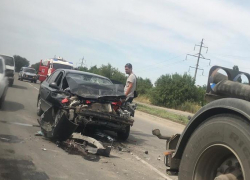 «Хендай» разворотило после столкновения с фурой на Прибрежной: водитель тяжело ранен 