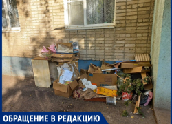 «Скоро и окно мусором завалят!»: нерадивые обитатели дома Степная, 189 делают невыносимой жизнь соседей