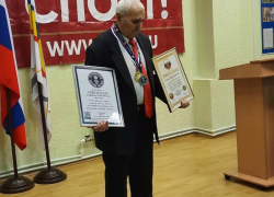 Присев 3550 раз, пенсионер из Волгодонска побил Мировой рекорд и рекорд России 