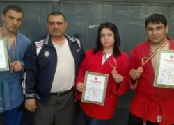 В Волгодонск приехали три бронзовые медали по самбо