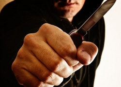 В Волгодонске подросток порезал шины скорой помощи и напал на фельдшера