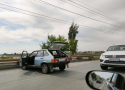 ВАЗ заблокировал движение по одной из полос на мосту в Волгодонске 