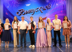 «Дорогие ребята, в добрый путь!»: более 400 выпускников Волгодонска простились со школой