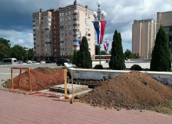 Электроника полностью пришла в негодность: первый этап ремонта фонтана у ДК имени Курчатова завершен 