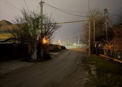 Ни света, ни тротуара: жители Цимлянска требуют восстановить освещение в районе школы