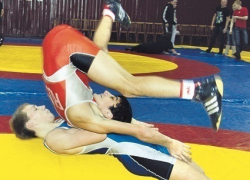 Пятнадцатилетний борец из Волгодонска добился путевки на первенство ЮФО