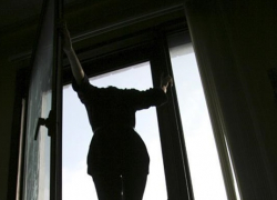 Волгодончанка выбросилась из окна девятого этажа