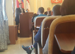 Зам Иванова по экономике слушал инвестора из Таганрога в «мармеладных» носках 