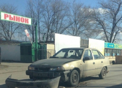 Иномарка в ДТП на Морской лишилась бампера – читательница