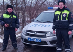 Инспекторы ДПС всю ночь помогали «заглохшему» посреди дороги водителю большегруза под Волгодонском